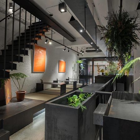 Hii-Hubs B&B Tainan Bagian luar foto