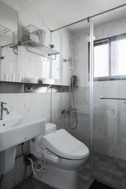 Hii-Hubs B&B Tainan Bagian luar foto