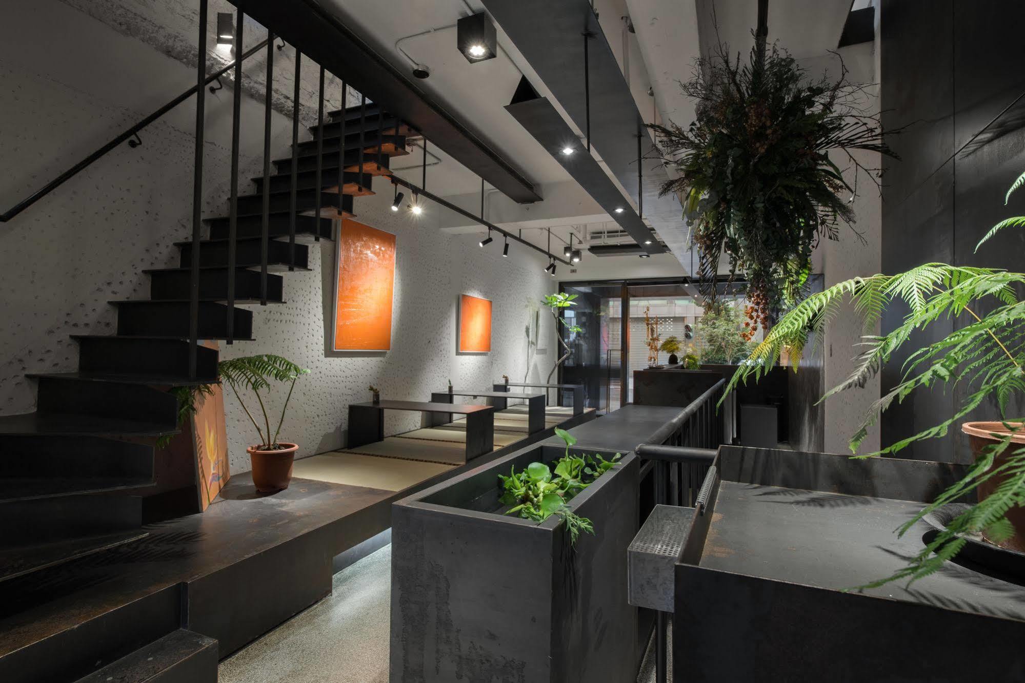 Hii-Hubs B&B Tainan Bagian luar foto
