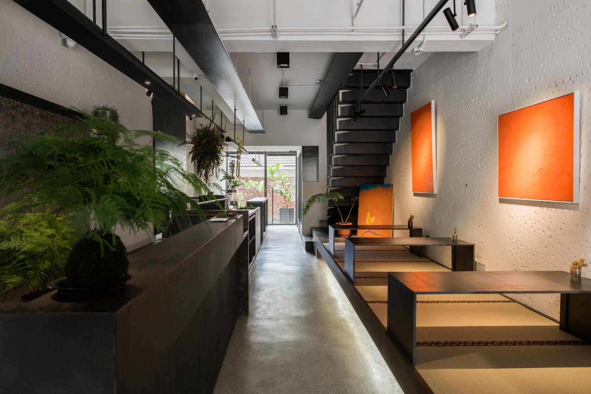 Hii-Hubs B&B Tainan Bagian luar foto