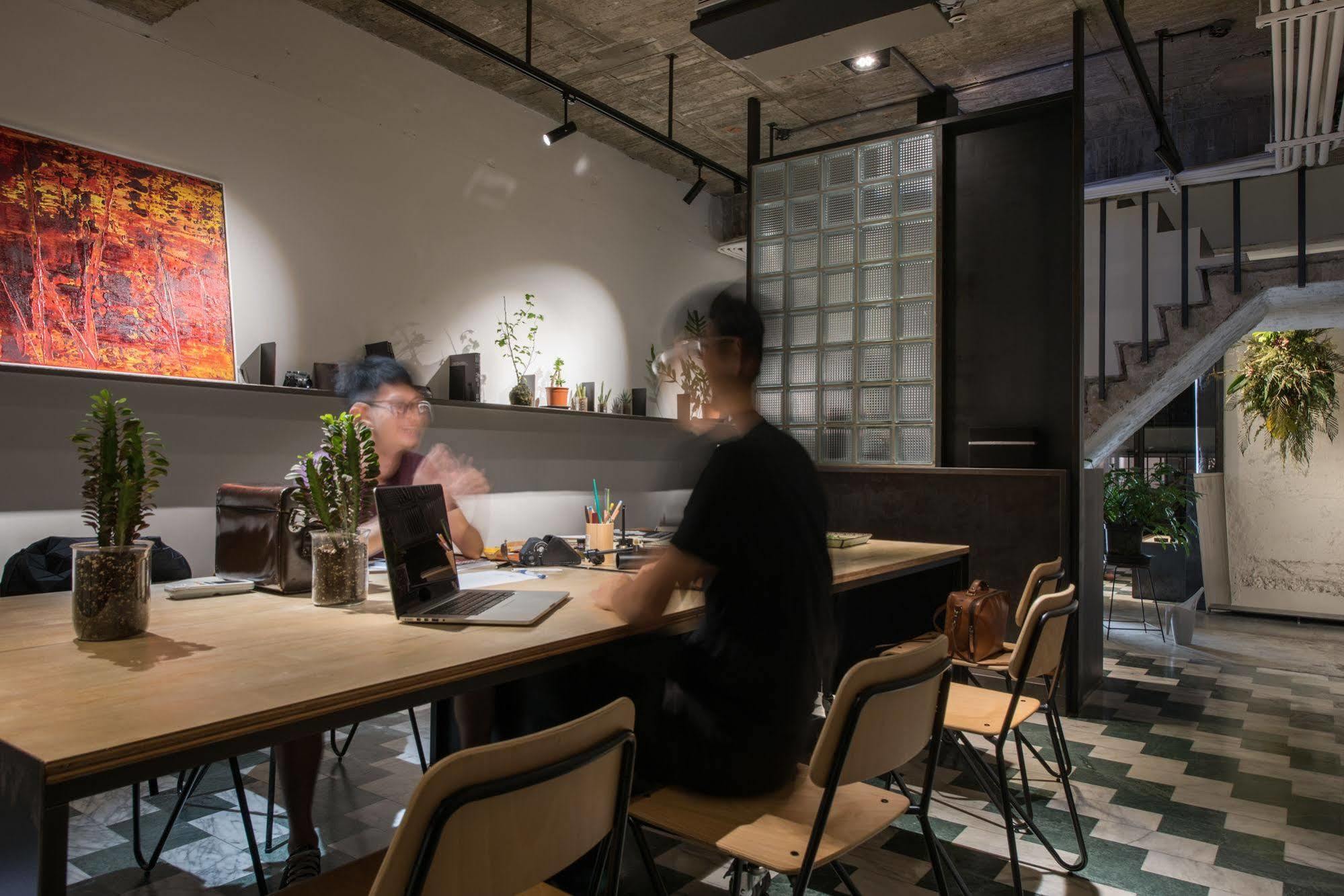 Hii-Hubs B&B Tainan Bagian luar foto