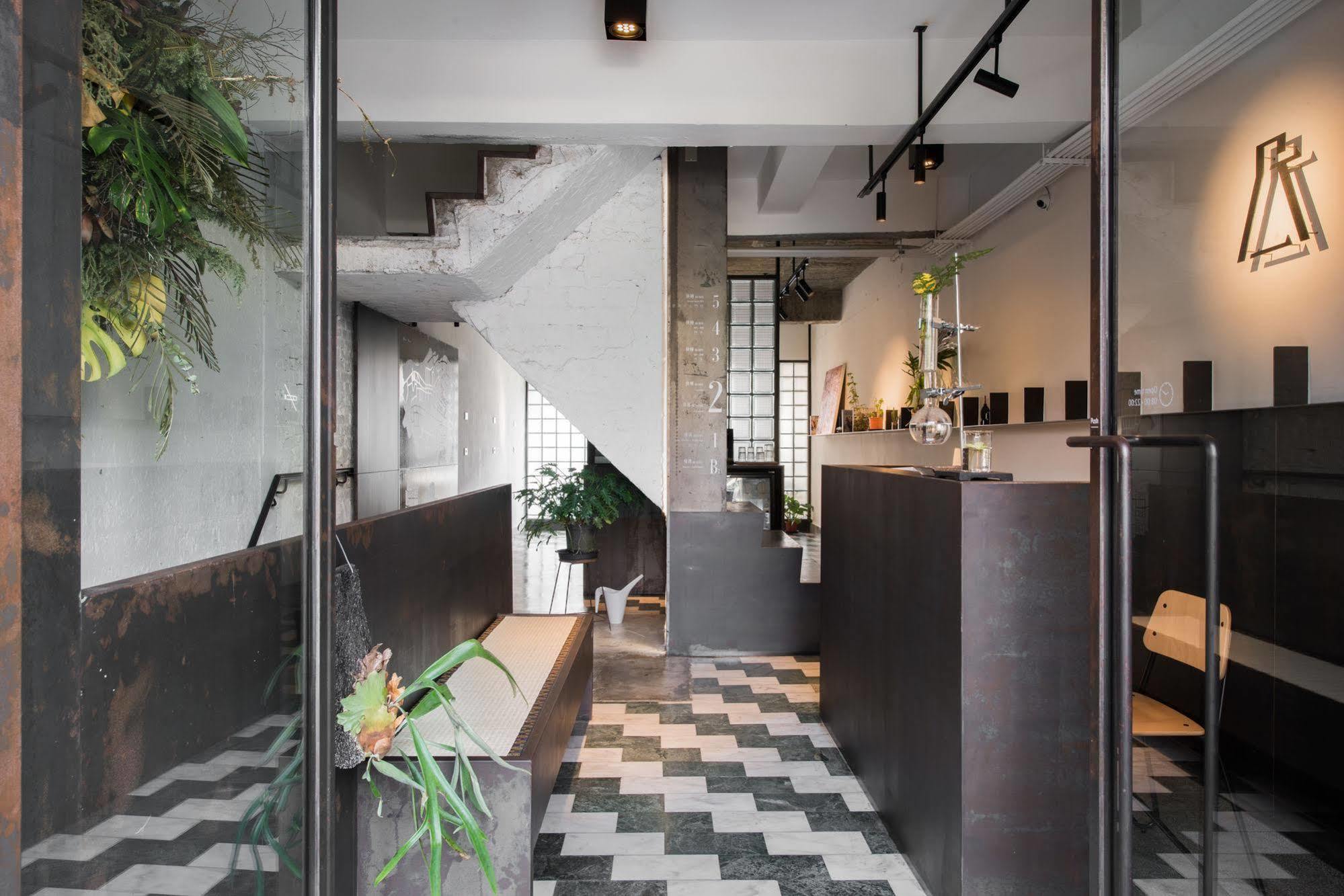 Hii-Hubs B&B Tainan Bagian luar foto