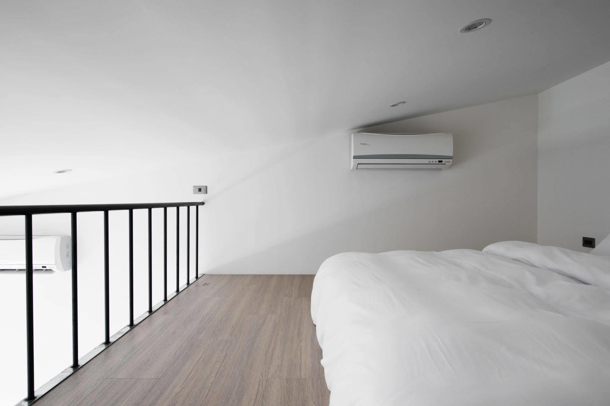 Hii-Hubs B&B Tainan Bagian luar foto