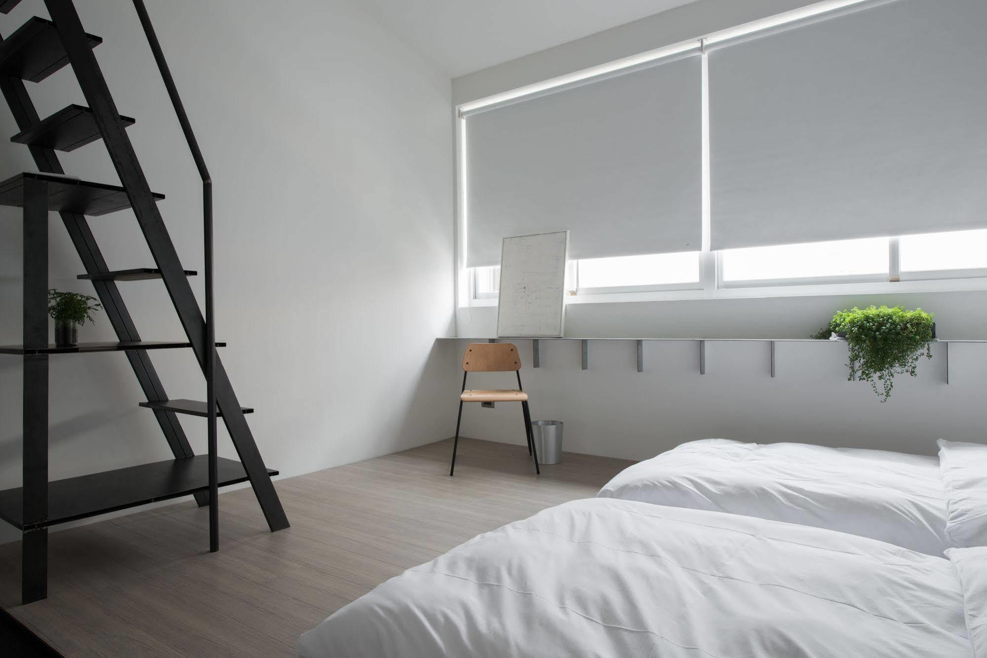 Hii-Hubs B&B Tainan Bagian luar foto