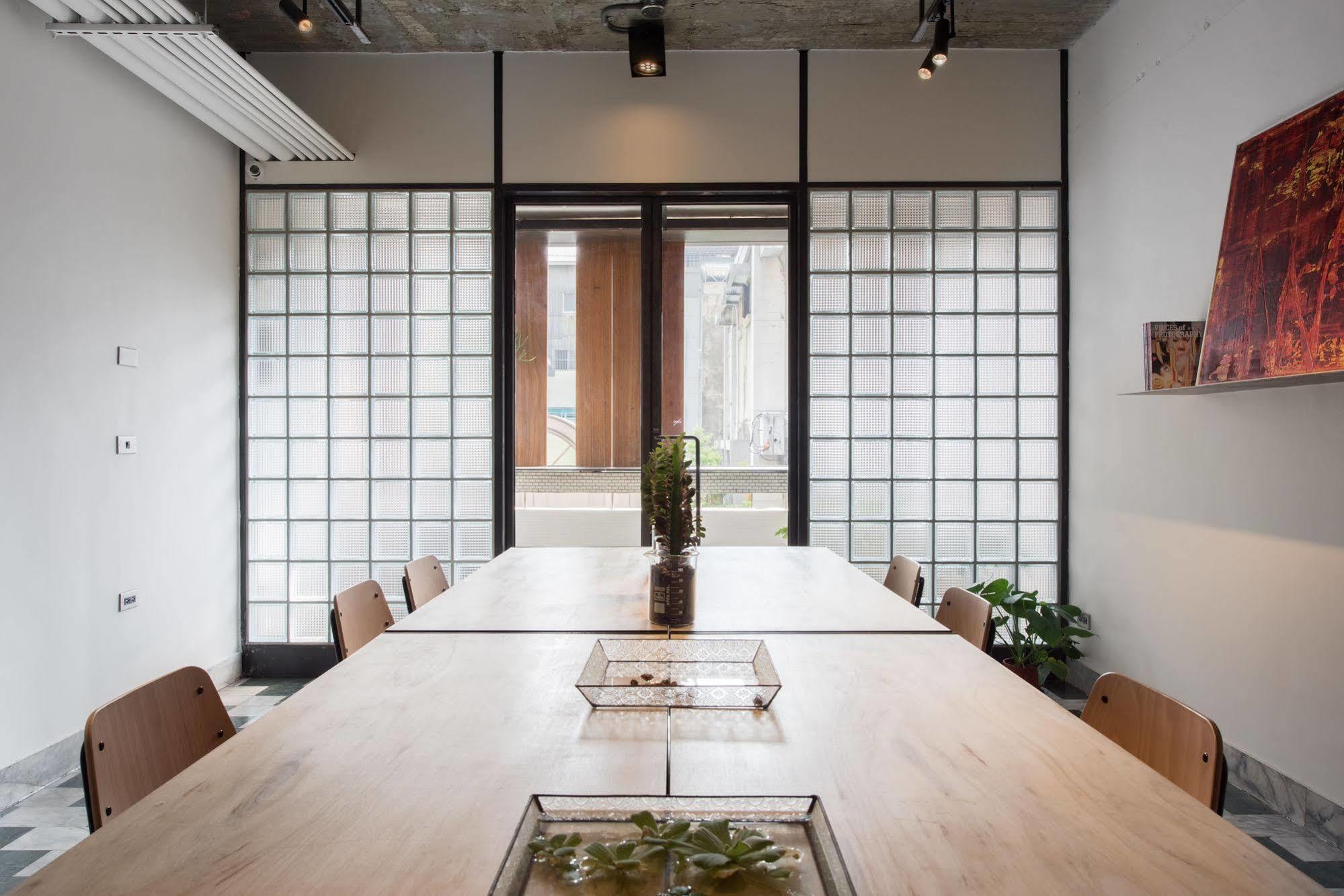 Hii-Hubs B&B Tainan Bagian luar foto