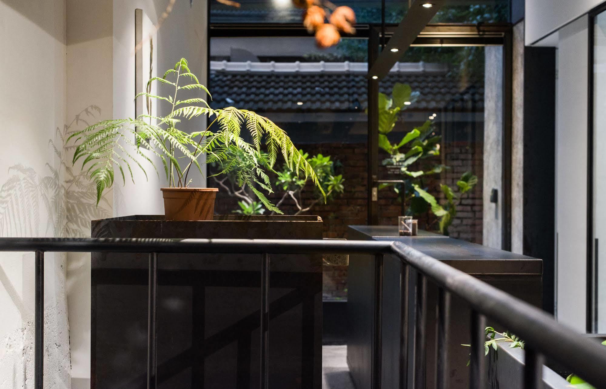 Hii-Hubs B&B Tainan Bagian luar foto